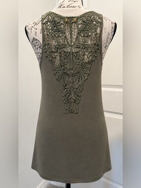 NWOT i Jeans by Buffalo Olive Scoop Neck Tank with Lace Embroidered Detail